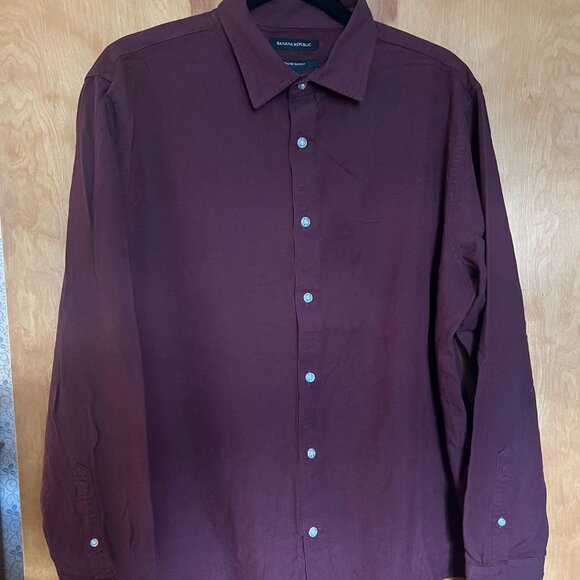 Maroon Untuck Slim Button Down Shirt Cotton Blend // Banana Republic Men's XL - Picture 4 of 5